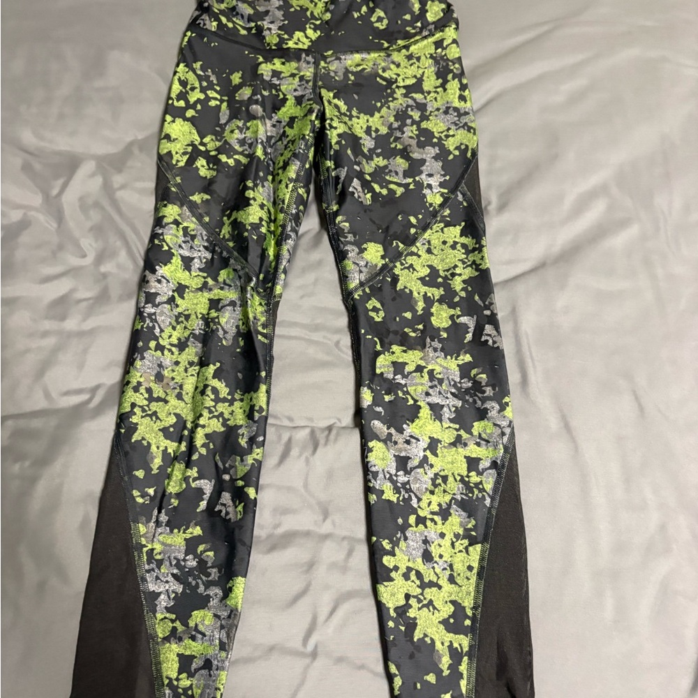 Under Armour Black and Green Compression Leggings